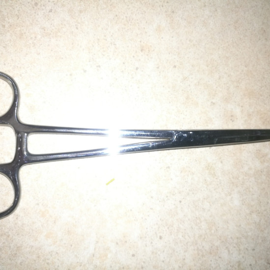 Затискач зігнутий,зубчастий Mikulicz 20 см для кріплення білизни до брюшини